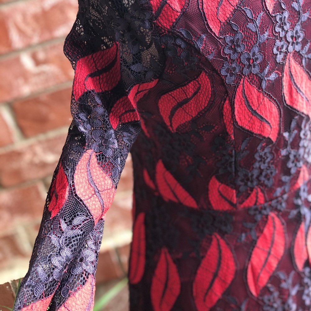❤️❤️❤️ Beautiful Red& Blue Lace Mid Length Dress - Picture 8 of 8